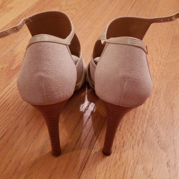 Heels - Picture 3 of 4